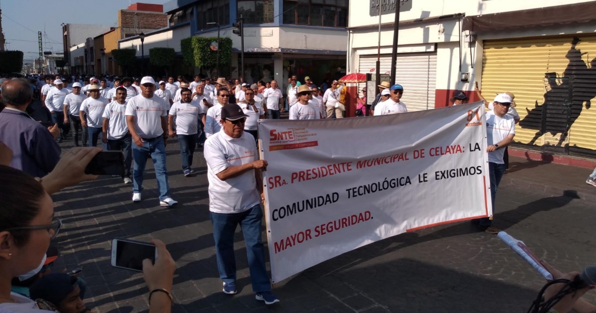 DESFILE