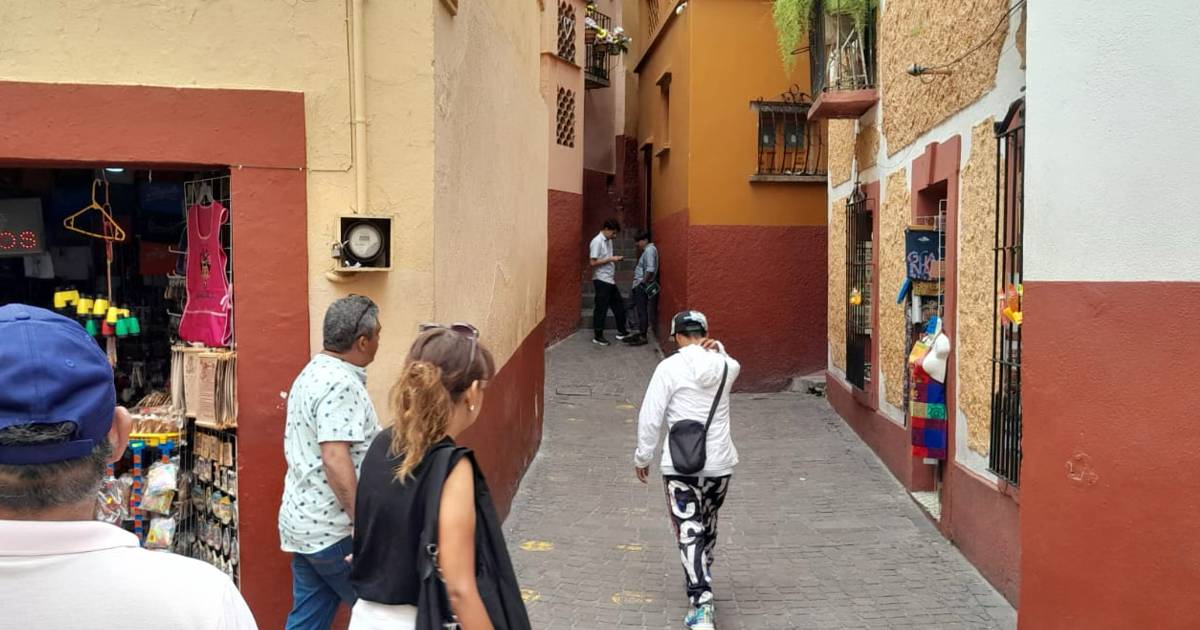 CALLEJÓN BESO
