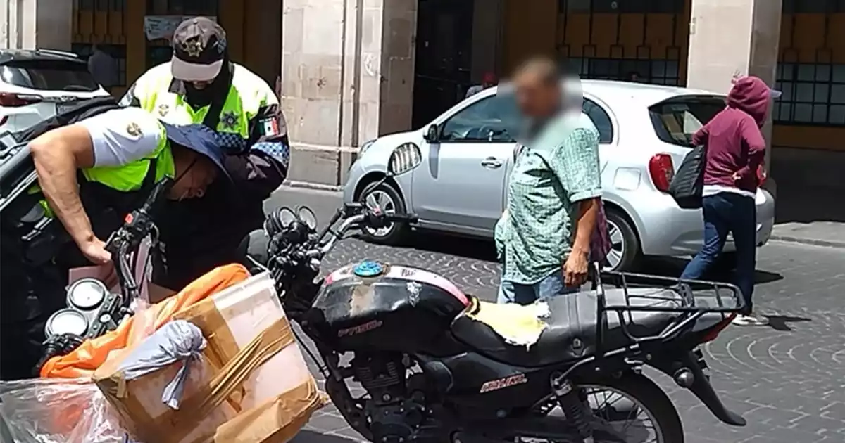 MOTOS